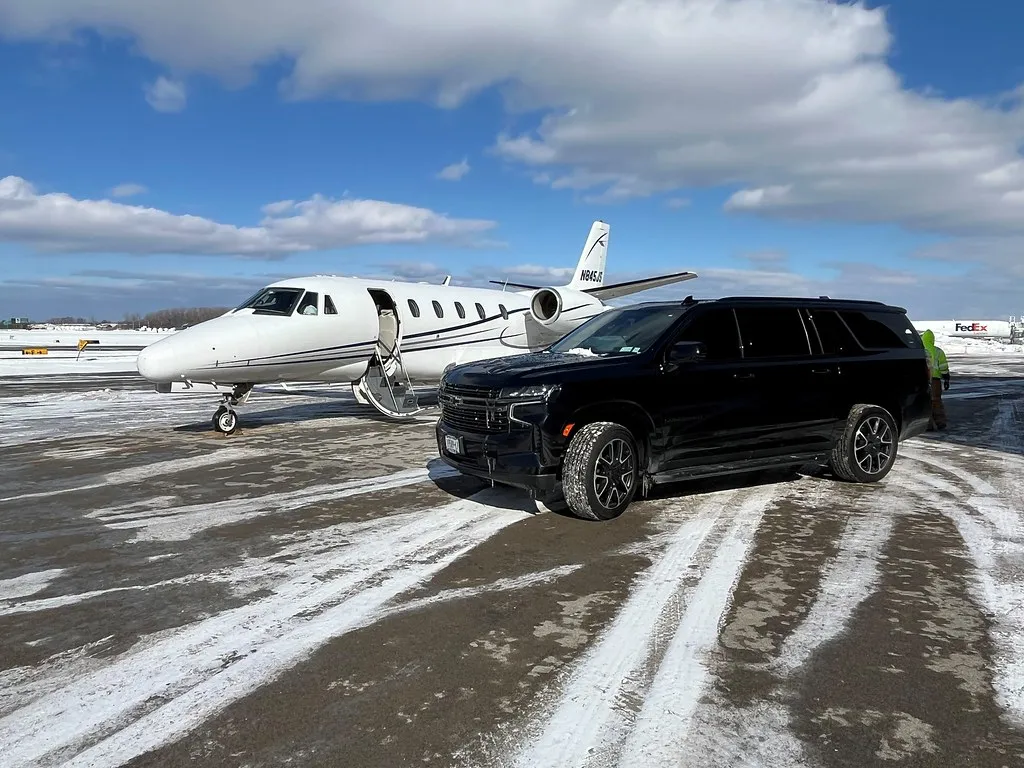 Chrysler 300 limousine for private Miami journeys