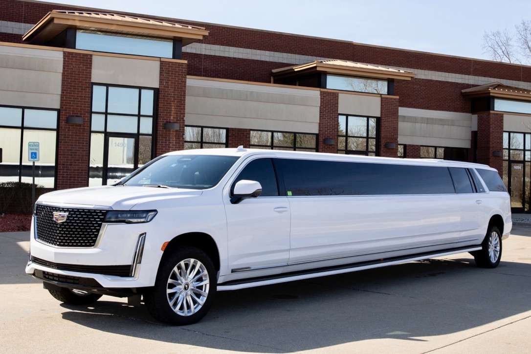 White luxury limousine for Miami airport transfers