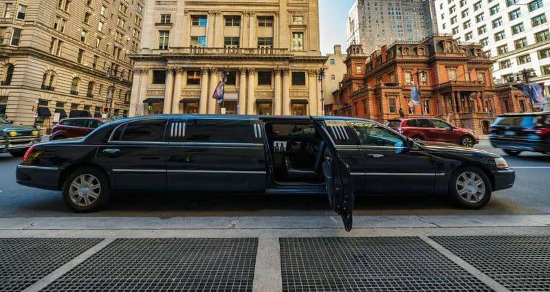 White luxury limousine for Miami airport transfers