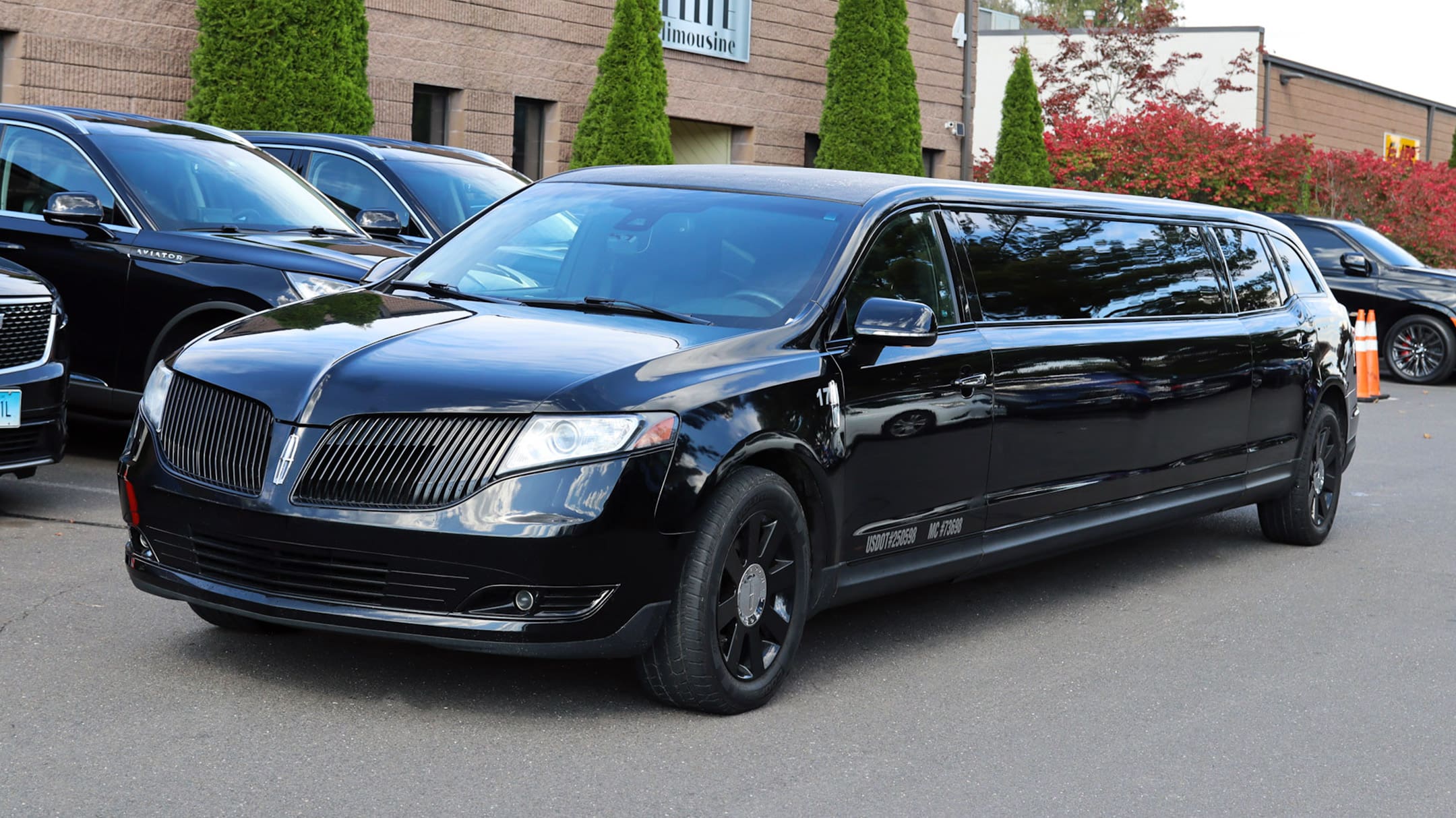 Chrysler 300 limousine for private Miami journeys